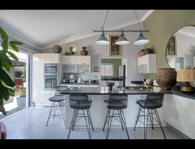 8 BEDROOM HOUSE FOR SALE IN BALLITO CENTRAL
